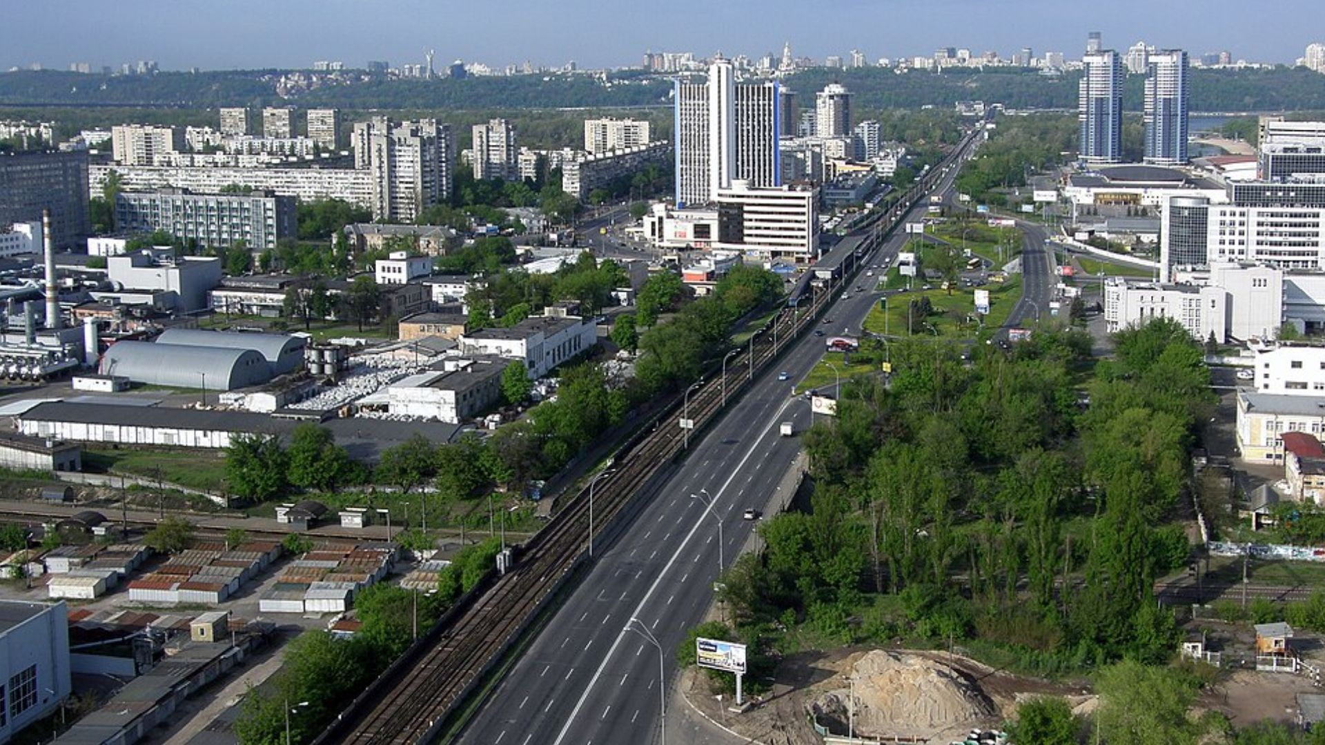 В Киеве ограничат движение на одном из проспектов