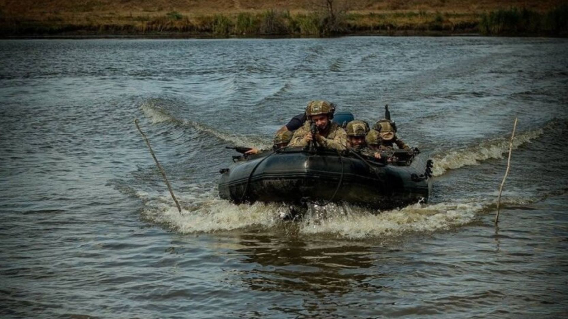 Росіяни намагаються прорватися на правий берег Дніпра на Херсонщині Росіяни намагаються прорватися на правий берег Дніпра на Херсонщині