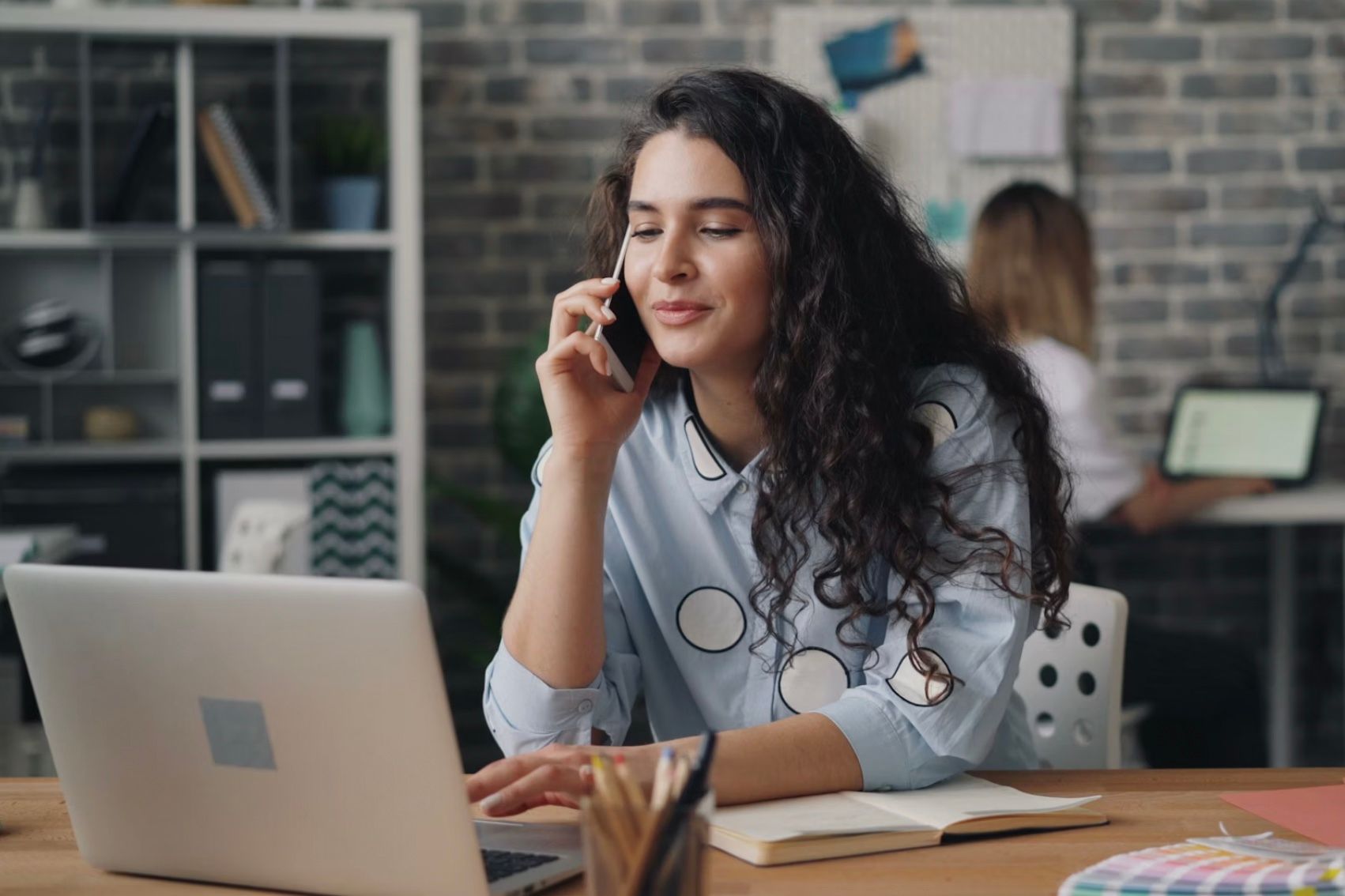 Польша вводит ежемесячные проверки работы для украинцев Польша вводит ежемесячные проверки работы для украинцев