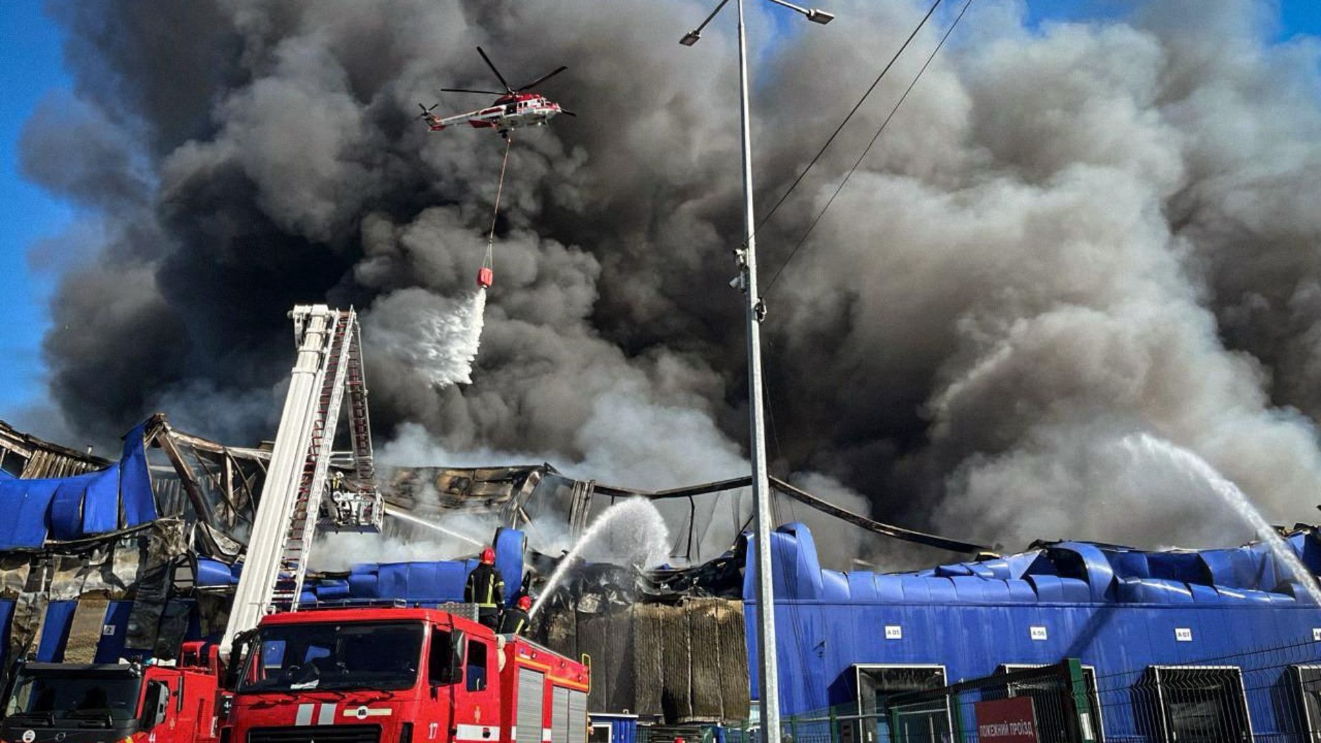 Атака на лоцістичний центр "Епіцентра" на Київщині Атака на лоцістичний центр "Епіцентра" на Київщині