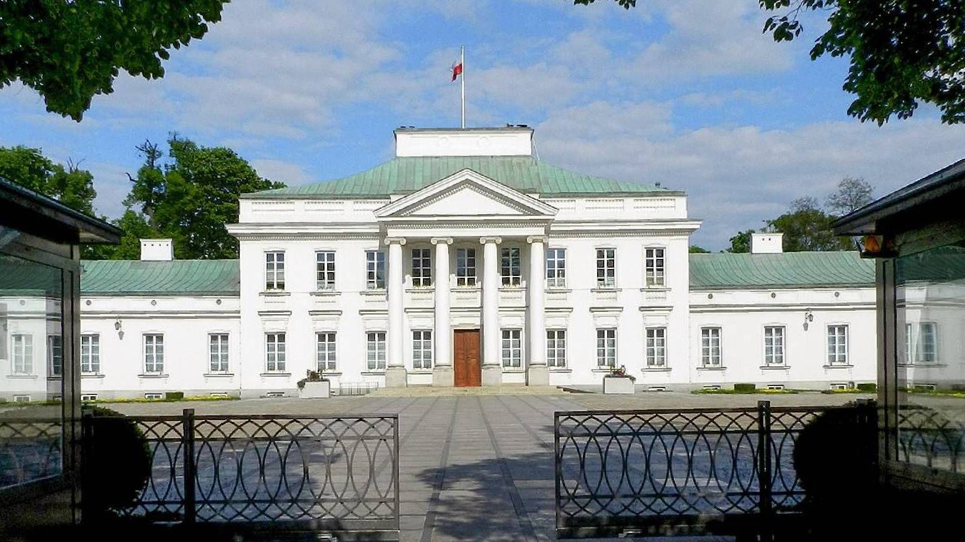 У Польщі закликають не перебільшувати інцидент із дроном над урядовими будівлями У Польщі закликають не перебільшувати інцидент із дроном над урядовими будівлями