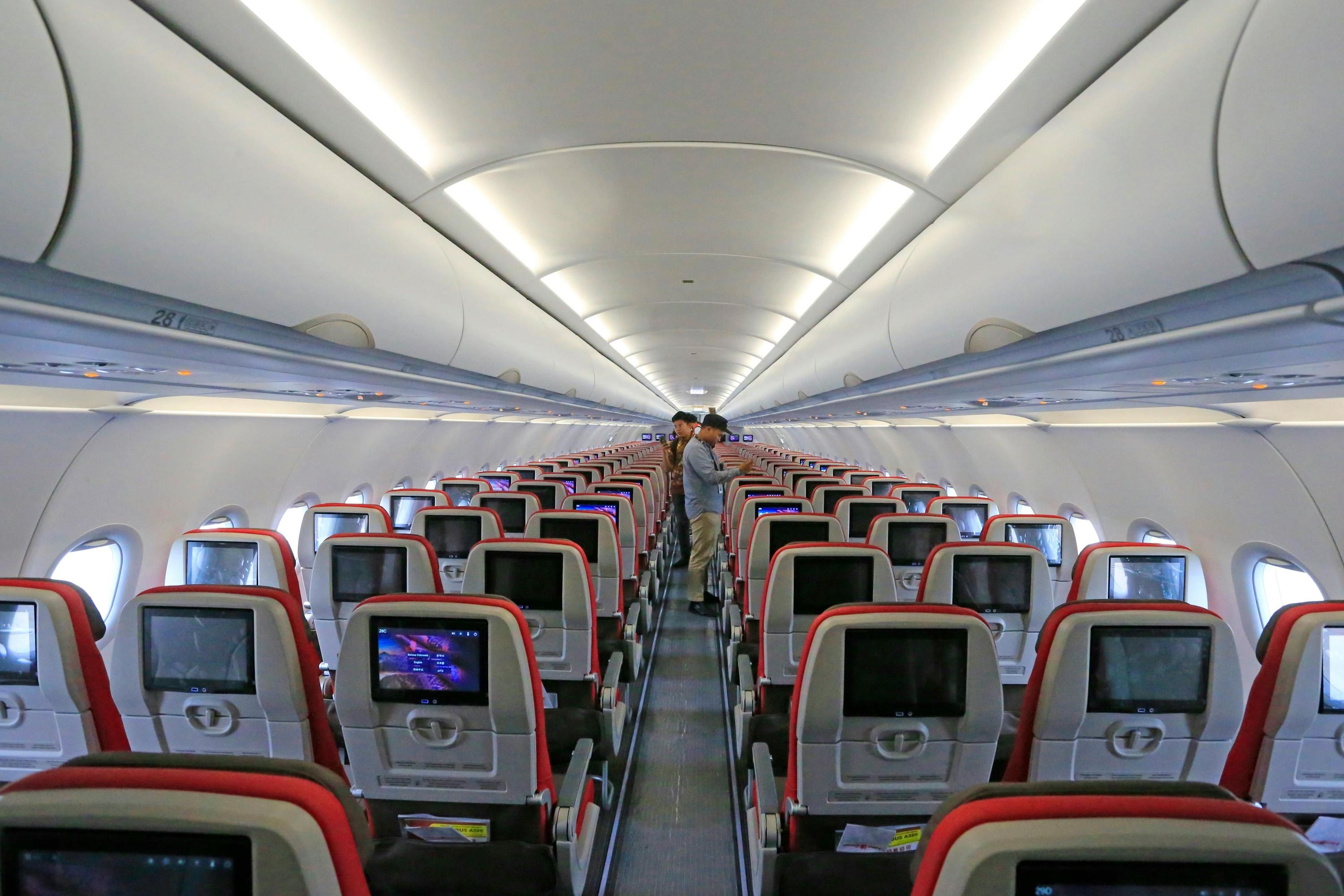 Несколько авиакомпаний усилили контроль за ручной кладью