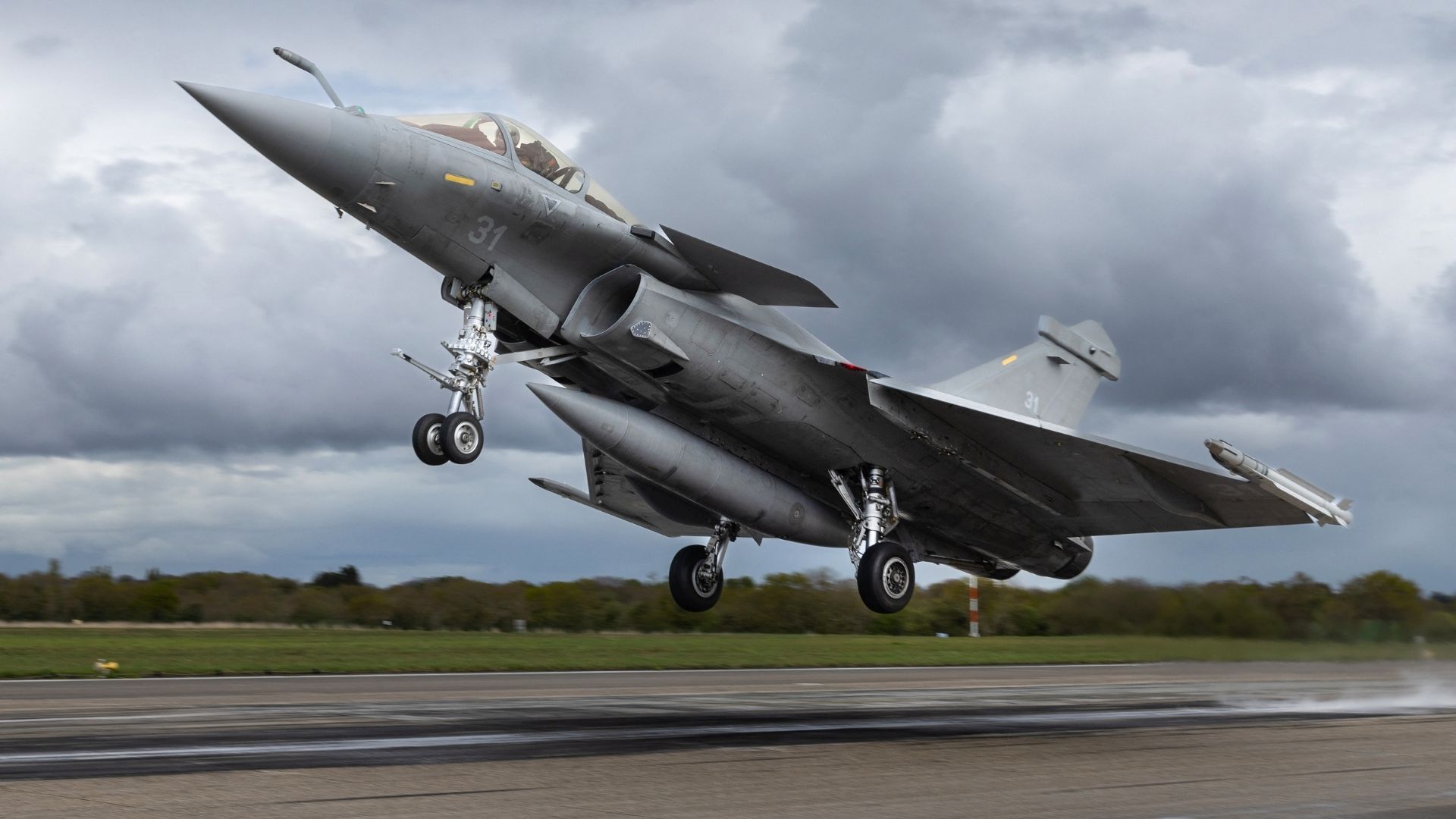 Франція направила до Польщі ядерні винищувачі Rafale Франція направила до Польщі ядерні винищувачі Rafale