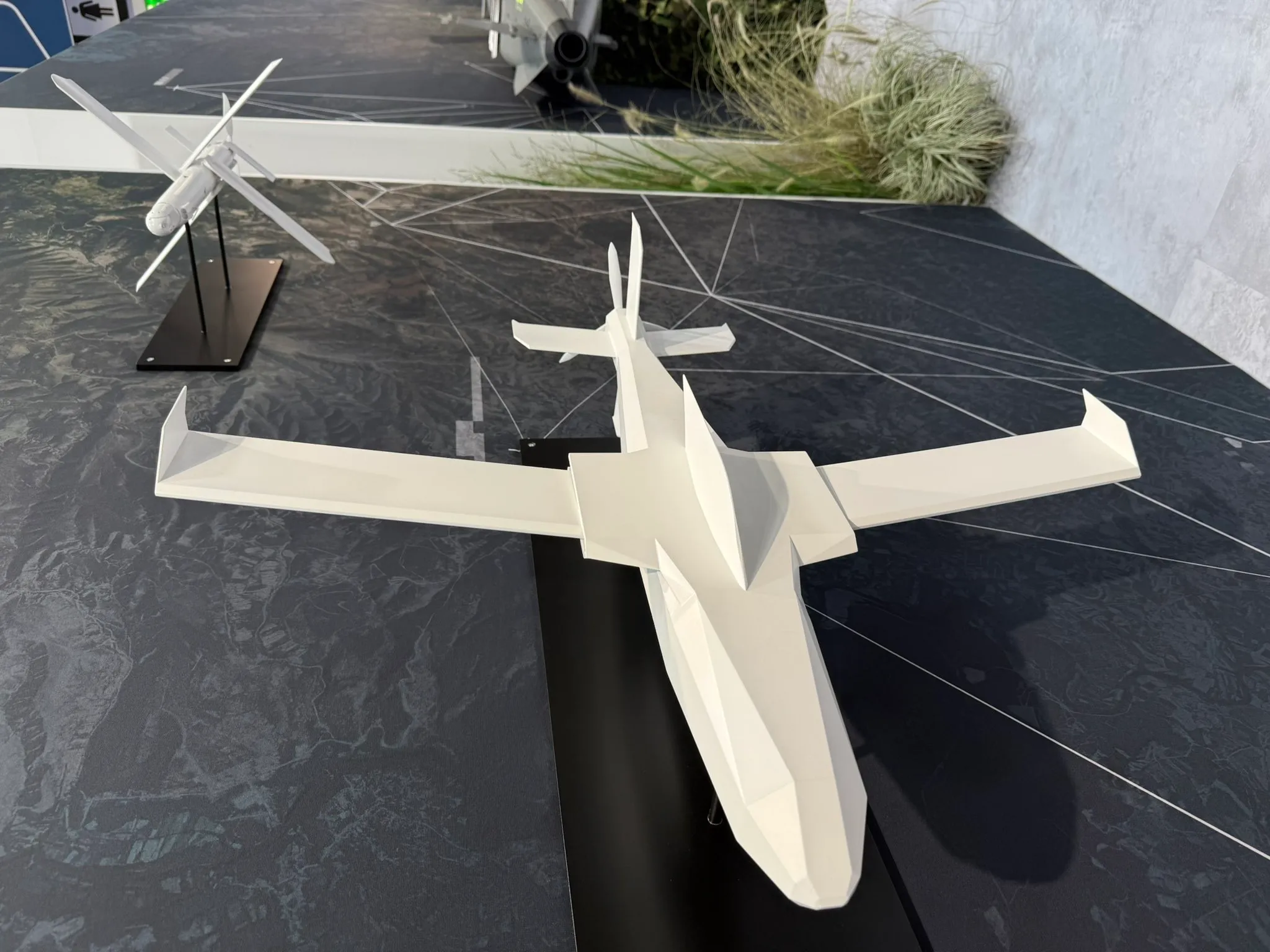 Дроны FV-014 и Hero 120 на выставке в Лондоне