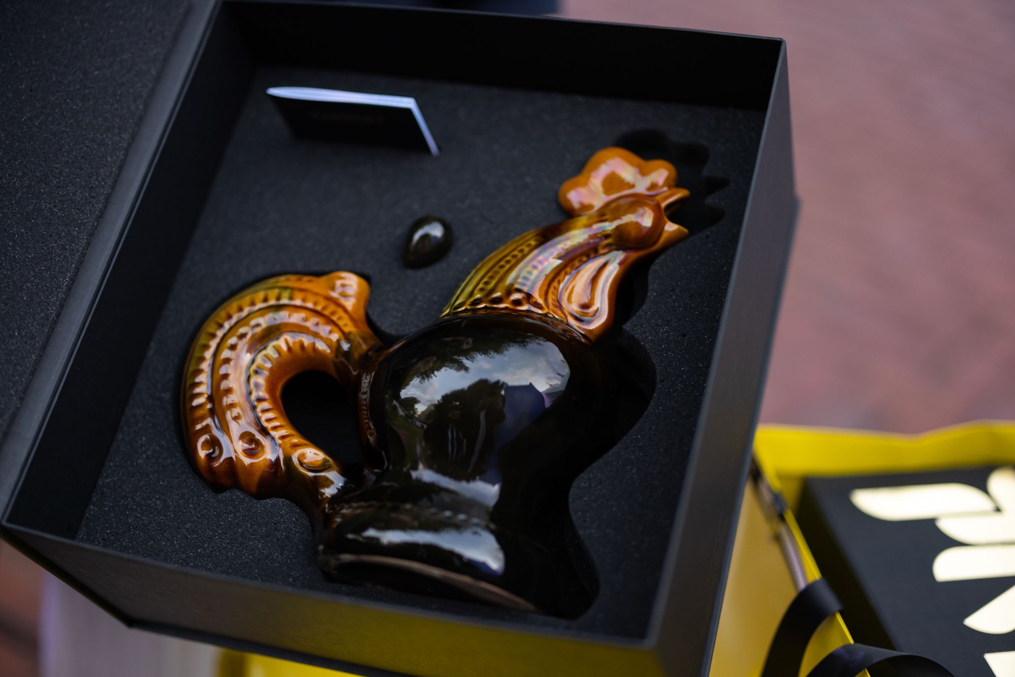 Принцу Гарри подарили бородянского петушка Принцу Гарри подарили бородянского петушка