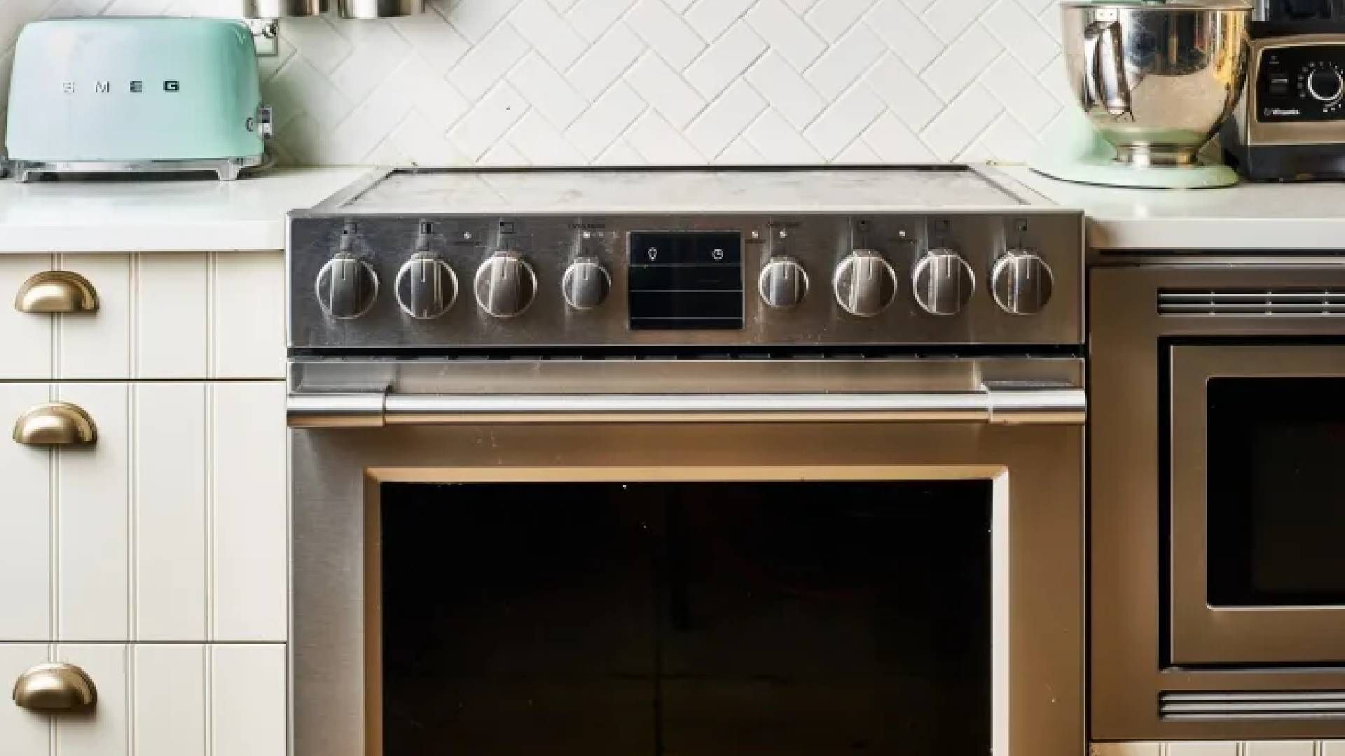 Убрать за тяжелой техникой дома, можно не передвигая ее Убрать за тяжелой техникой дома, можно не передвигая ее