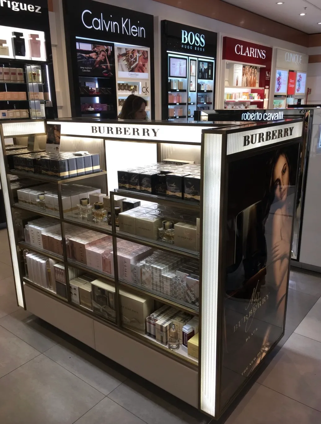 Если вы везете духи из путешествия - упакуйте их правильно