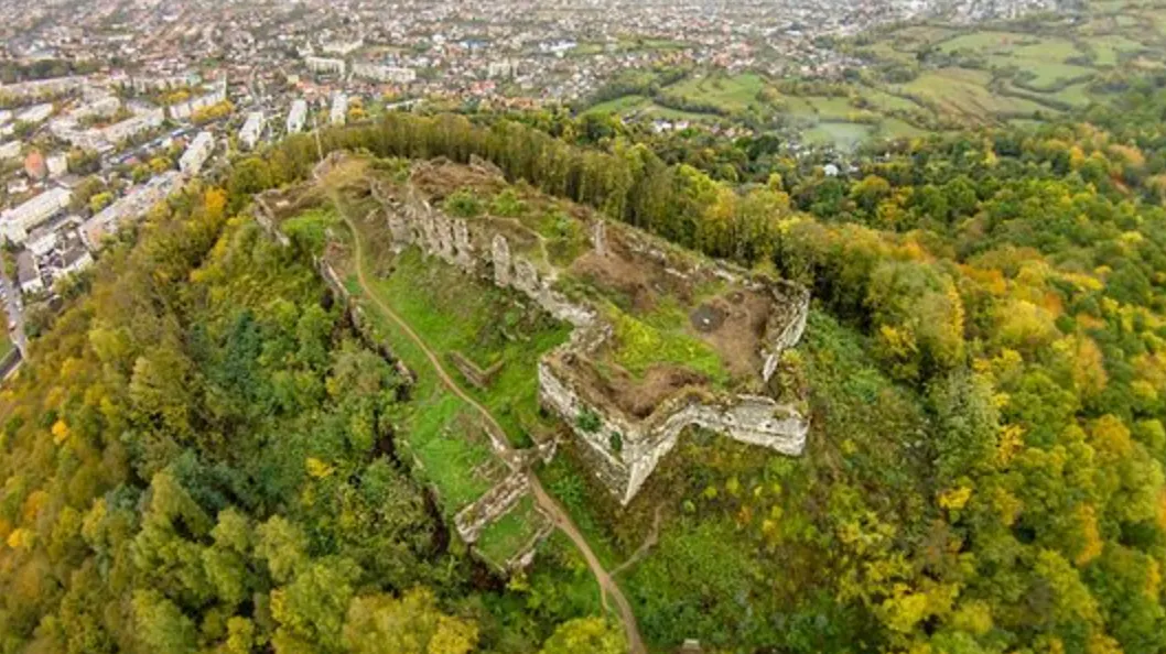 Зараз від Хустського замку залишилися лише руїни