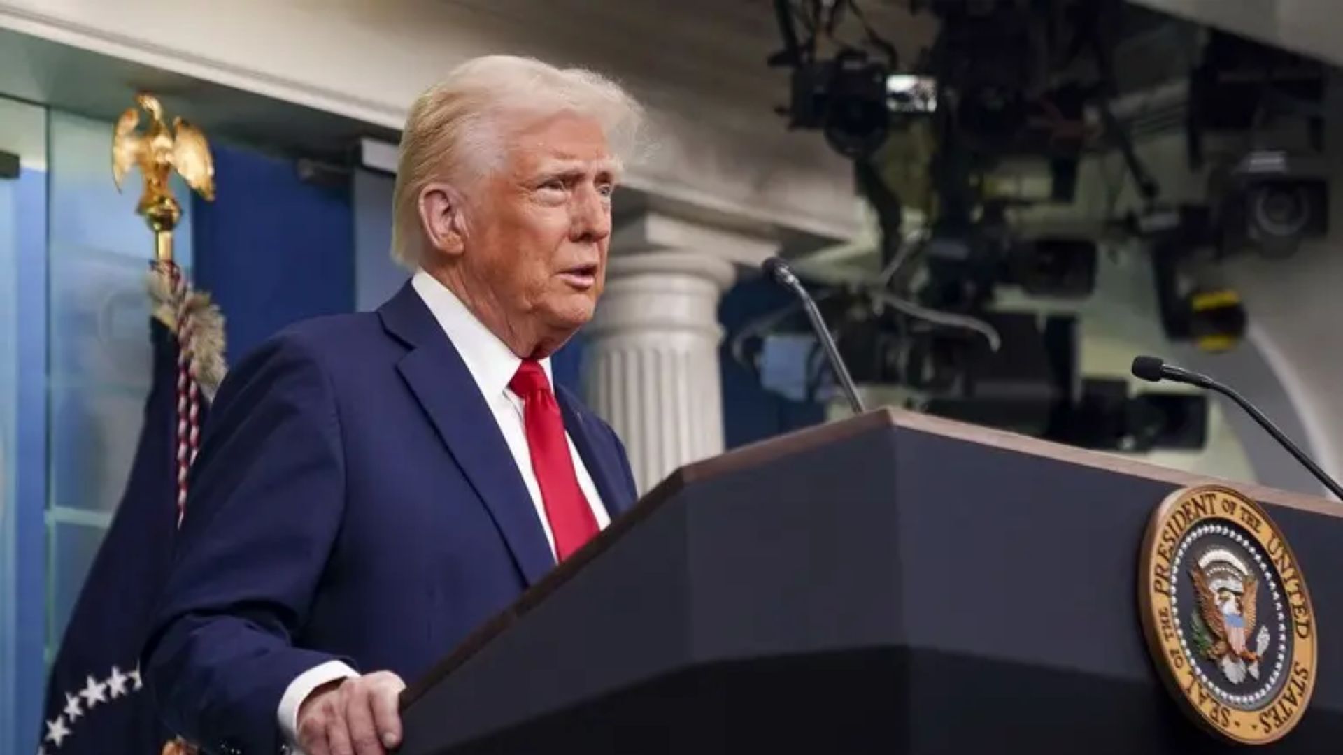 Трамп заявив про масштабні постачання зброї до України через НАТО Трамп заявив про масштабні постачання зброї до України через НАТО