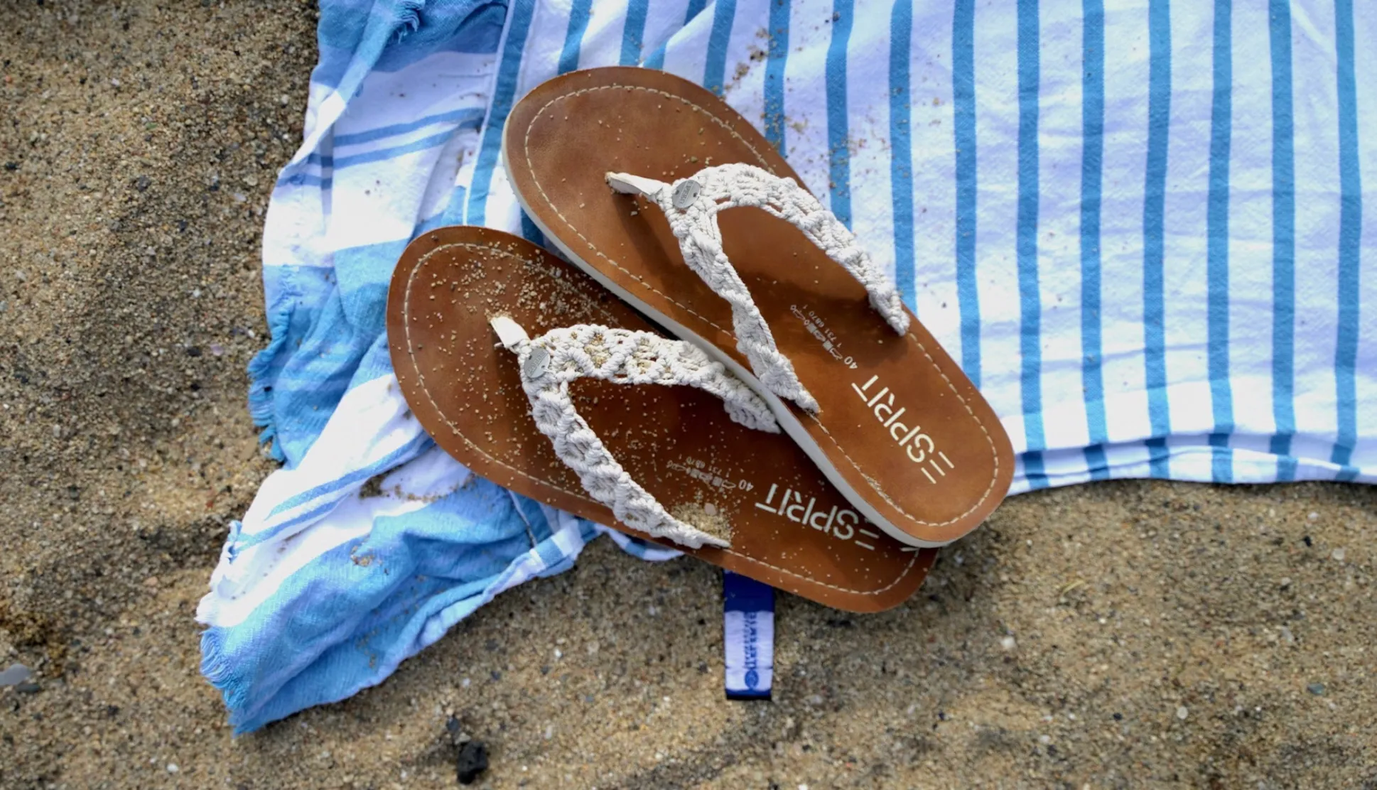 В большинстве стран мира в ресторан во вьетнамках не впустят