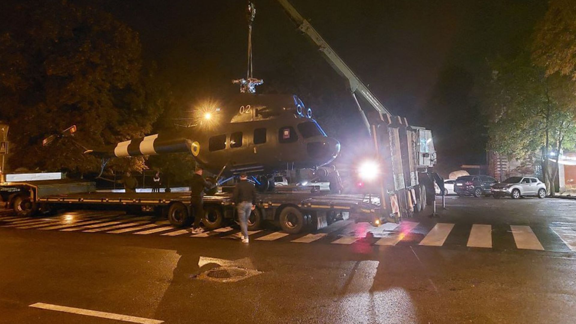 У Полтаві на місце пам'ятника Петра I поставили гелікоптер Мі-2: чому це не сподобалося людям - 24 Канал