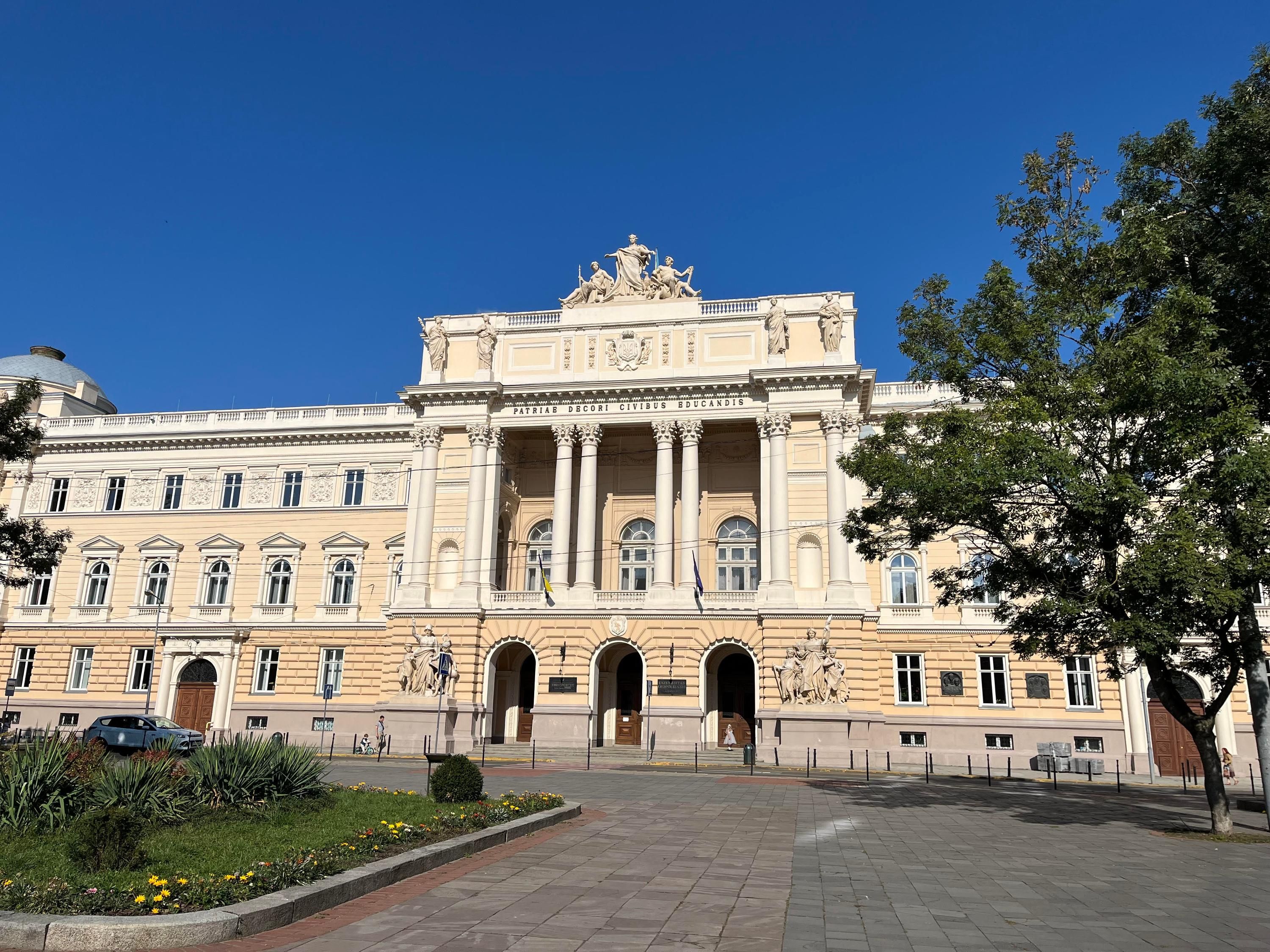 Відрахування з університету - за що студентів звільняють із ЛНУ