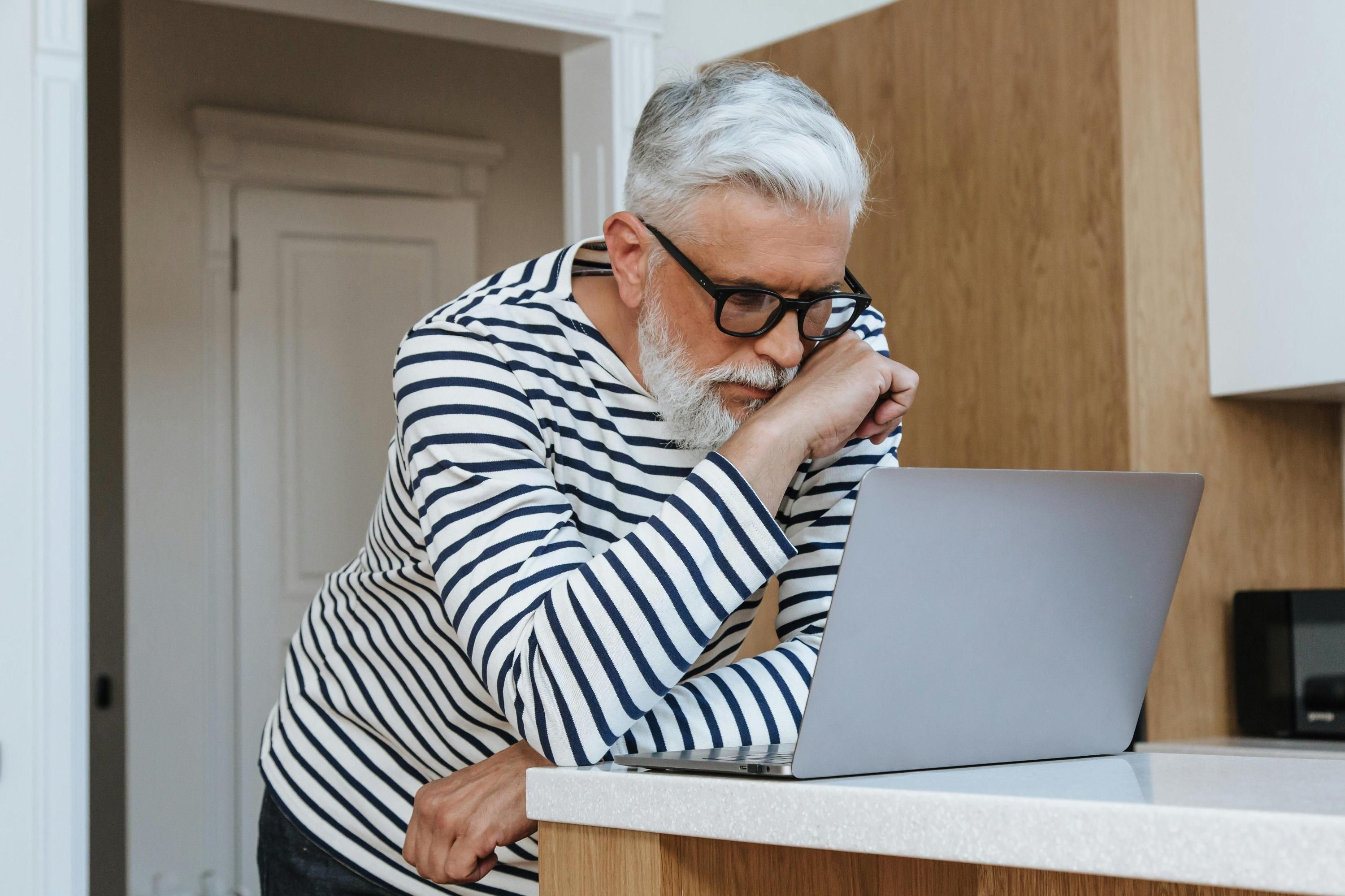 Кабмін уріже деякі пенсії