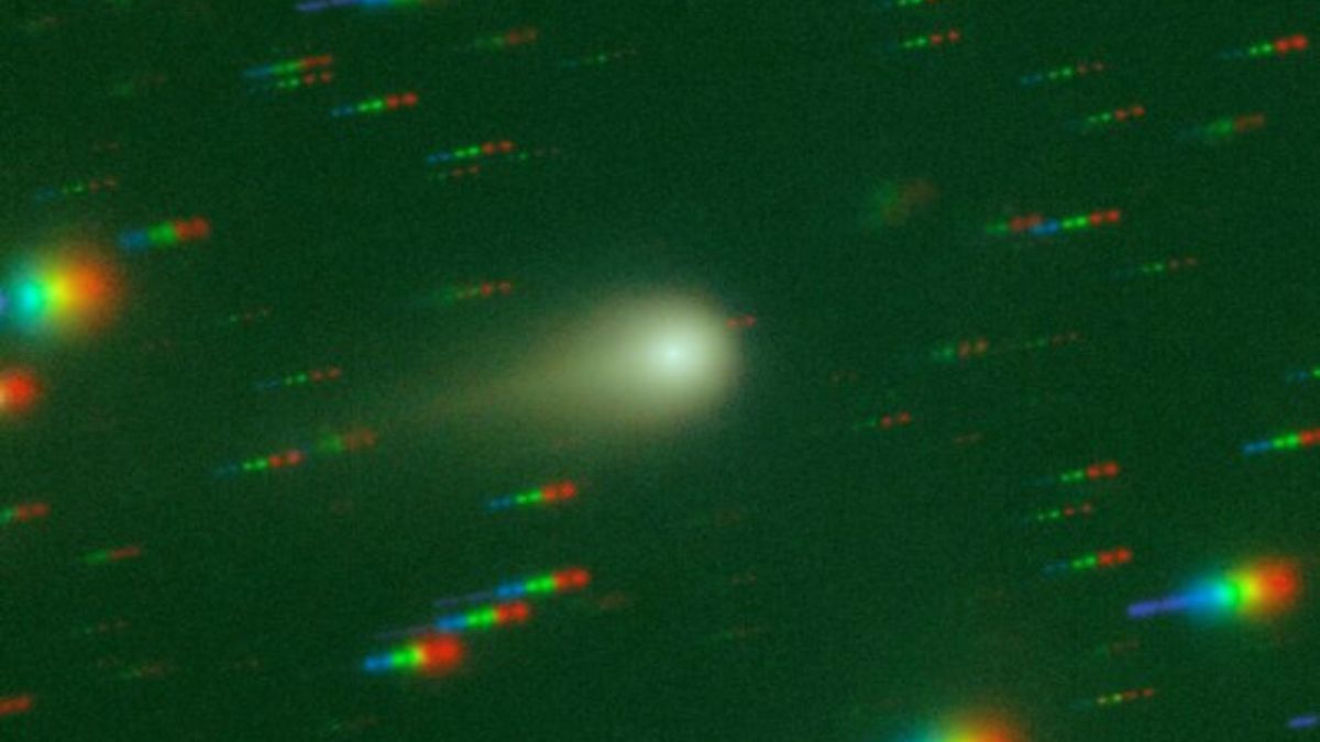 Загадочное зеленое свечение кометы 3I/ATLAS удивляет ученых