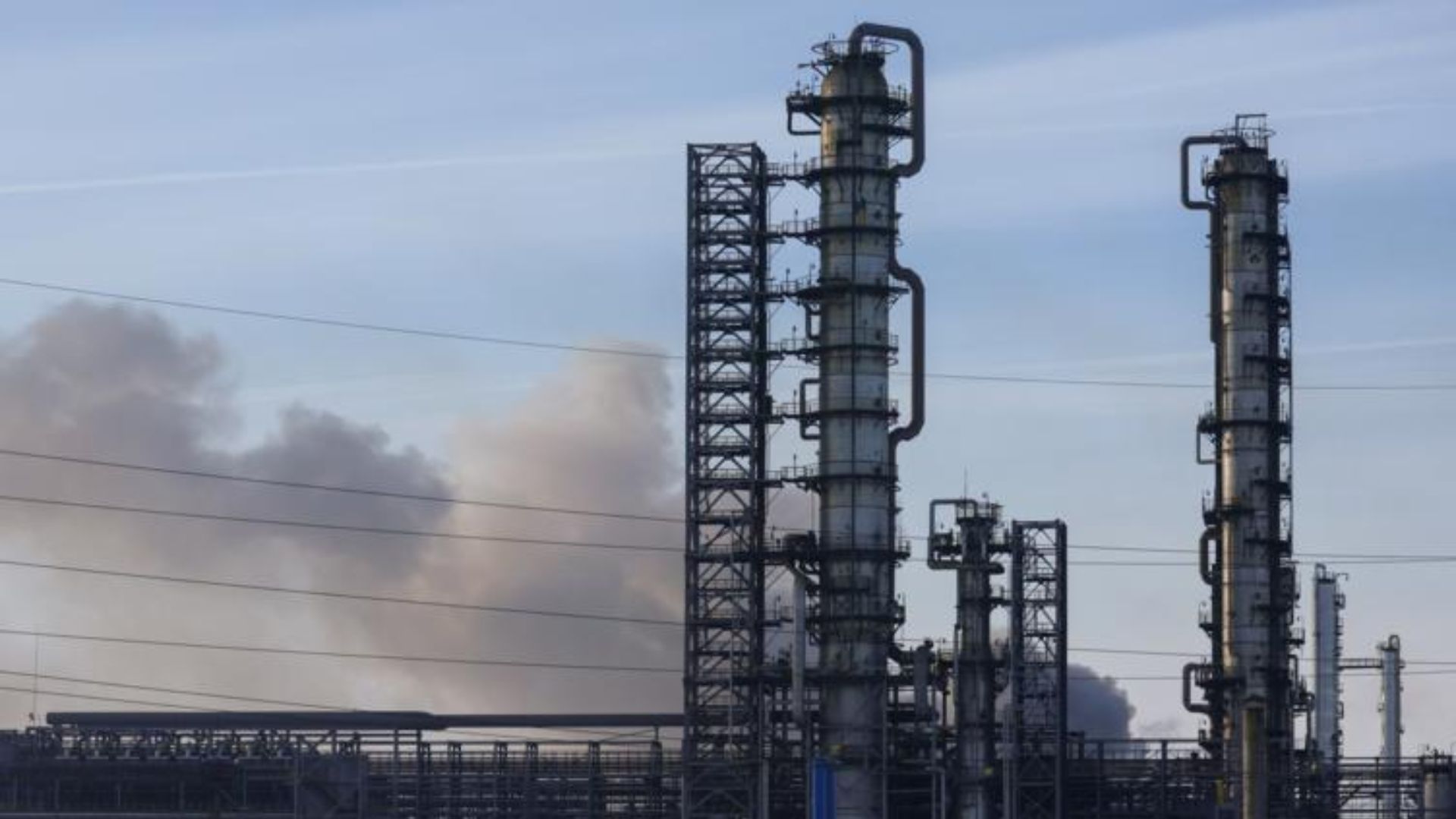 Українські удари по російських НПЗ Українські удари по російських НПЗ