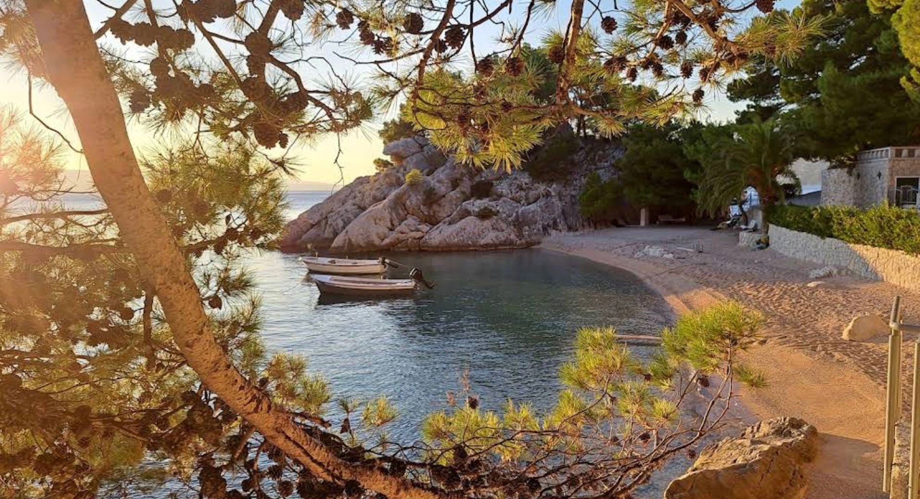 Пляж Punta Rata - где расположен и почему считается самым красивым в Хорватии
