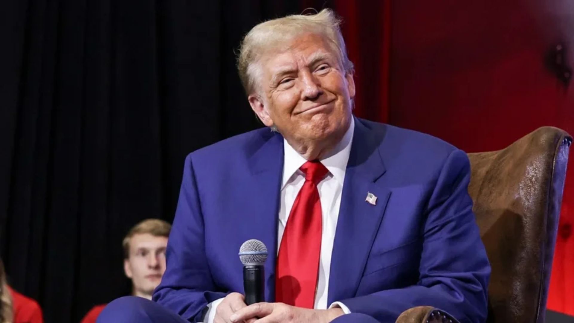 Европа должна остерегаться лести Трампа Европа должна остерегаться лести Трампа