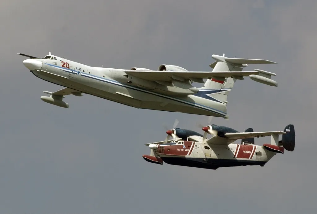 Російські літаки-амфібії А-40 і Бе-12П-200