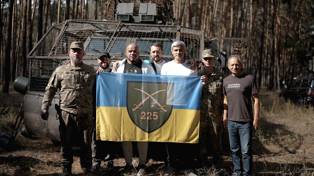 РЕБи й не тільки: БФ "Надія", Валерій Дубіль та Артем Чаплигін привезли допомогу захисникам - 24 Канал