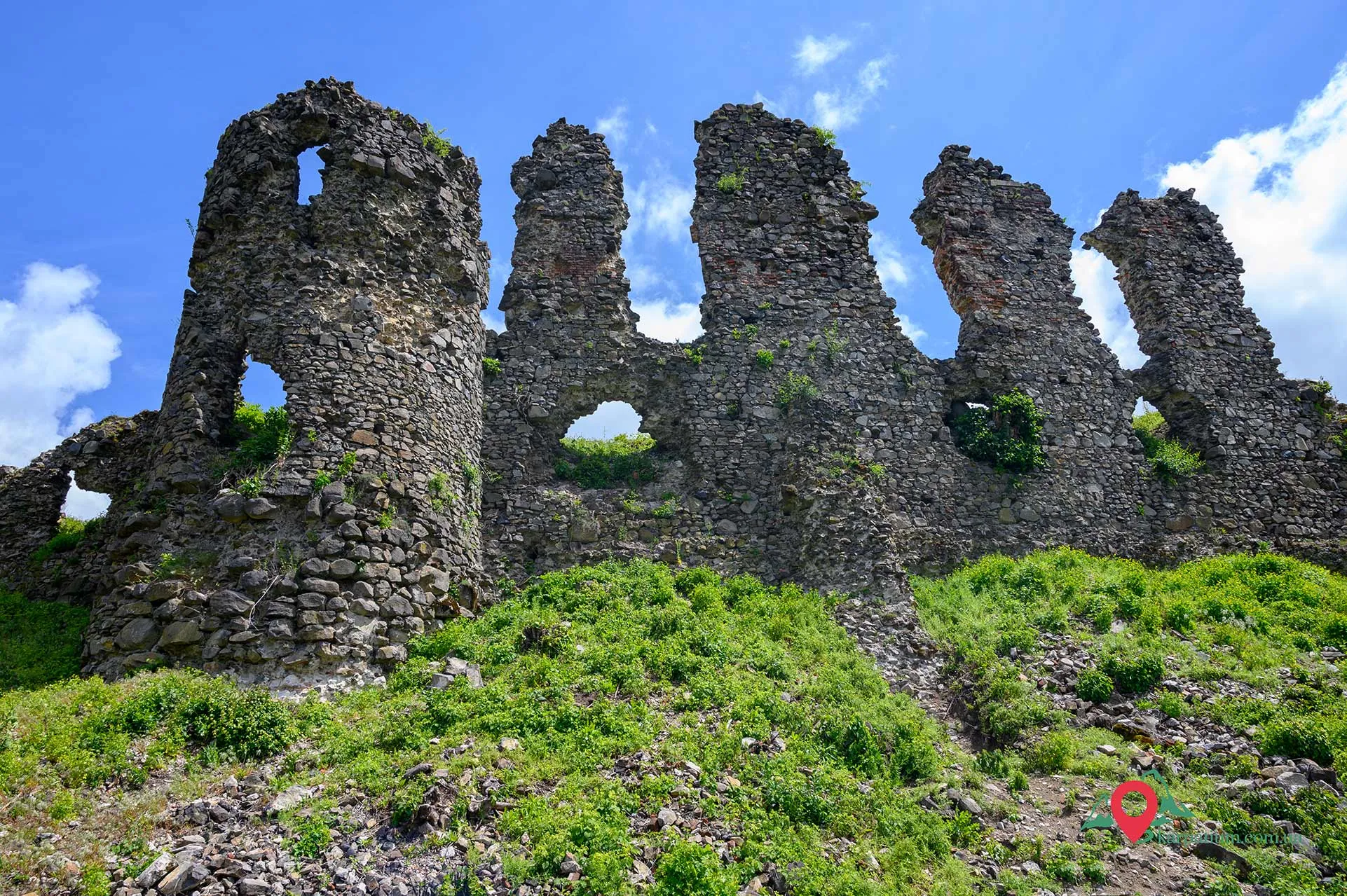 Хустский замок на Закарпатье