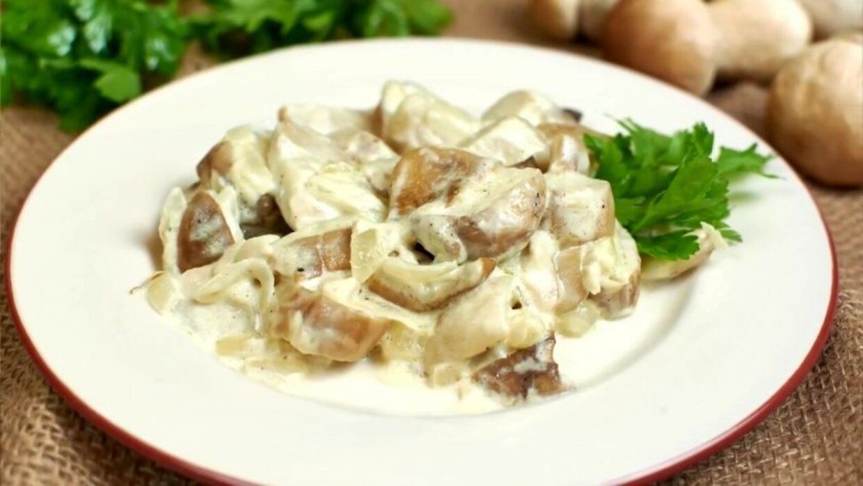Белые грибы в сметане – это всегда очень вкусно