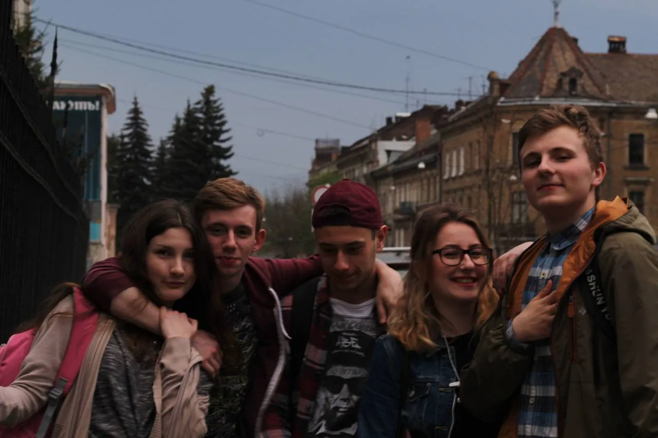 Віталій Карвацький з друзями Віталій Карвацький з друзями