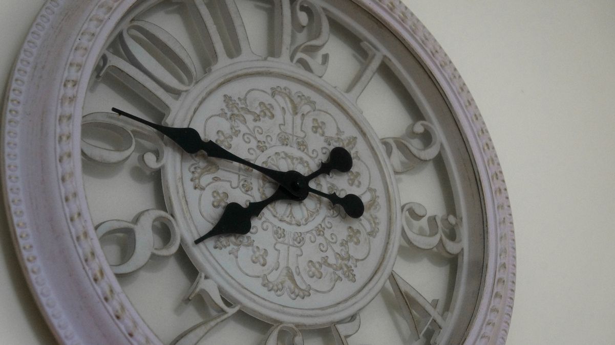 Перевод часов на зимнее время 2025 – как подготовить смартфон и компьютер Перевод часов на зимнее время 2025 – как подготовить смартфон и компьютер