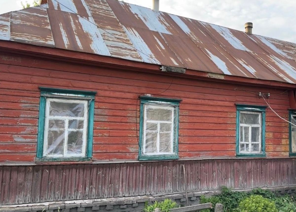 Жінка переїхала в село і показала, як за пів року оновила свій будинок Жінка переїхала в село і показала, як за пів року оновила свій будинок