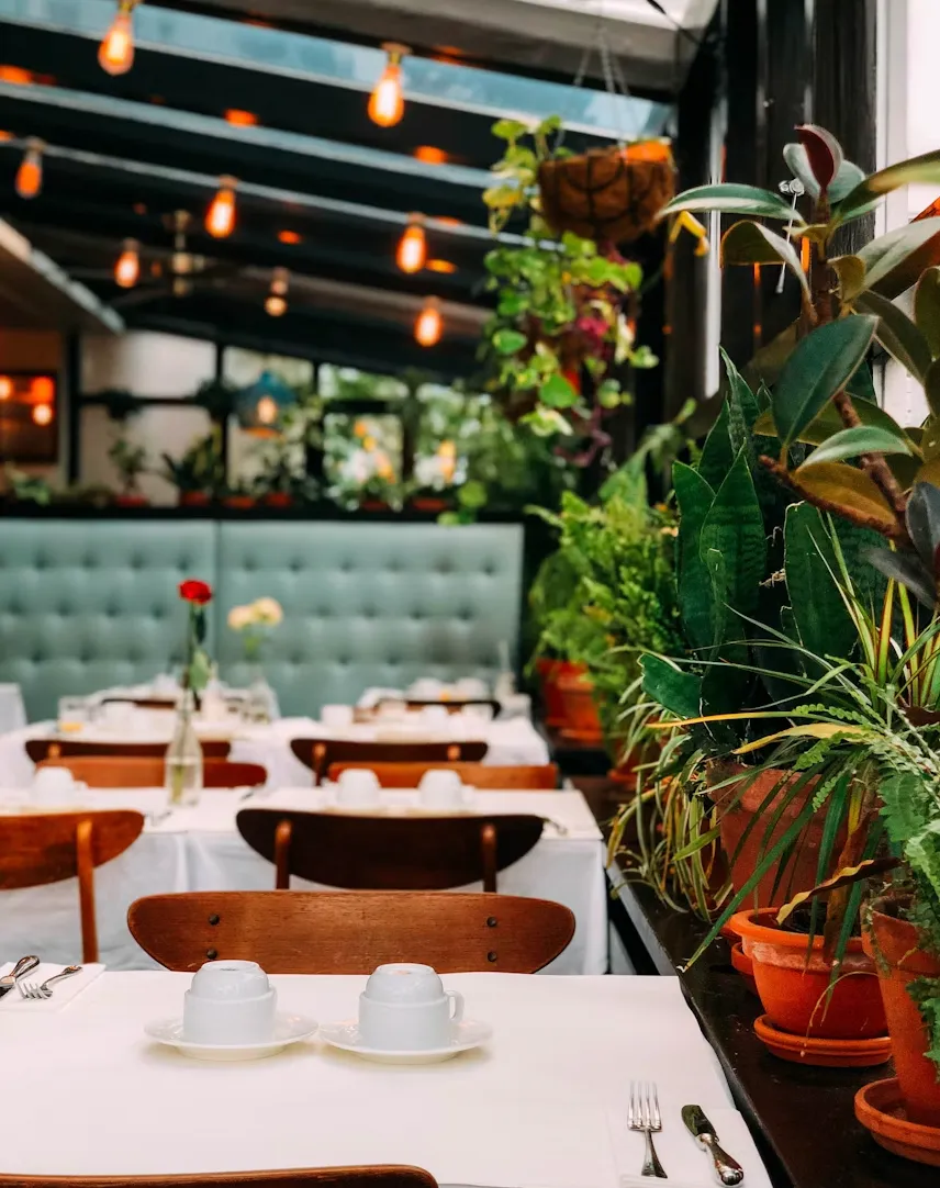 Эксперты рекомендуют бронировать столики в ресторанах отеля