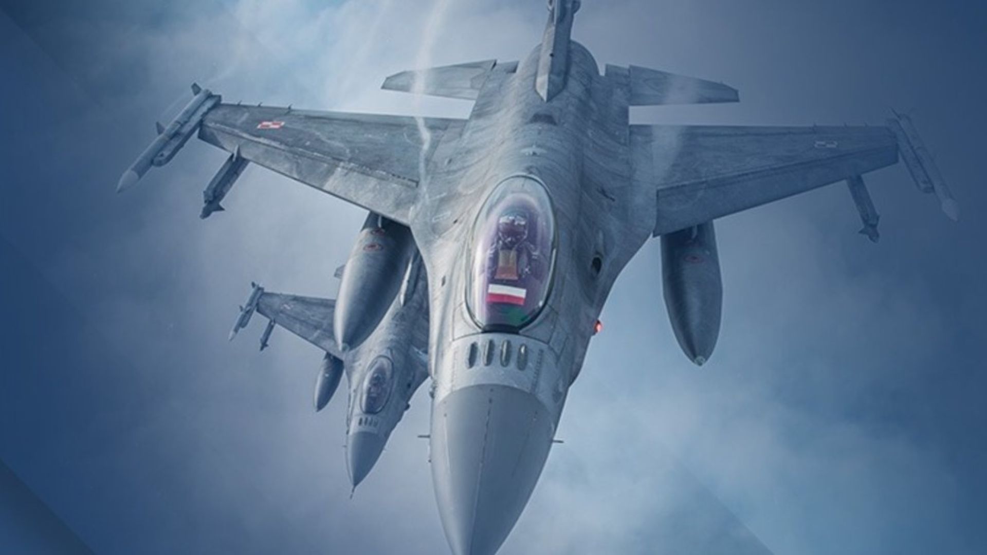 Польша хочет сбивать российские самолеты над Украиной, - СМИ Польша хочет сбивать российские самолеты над Украиной, - СМИ