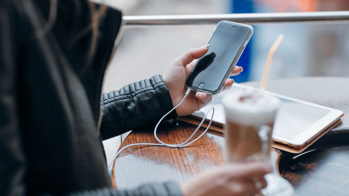 Заміна батареї iPhone – ознаки зносу та коли варто міняти акумулятор Заміна батареї iPhone – ознаки зносу та коли варто міняти акумулятор