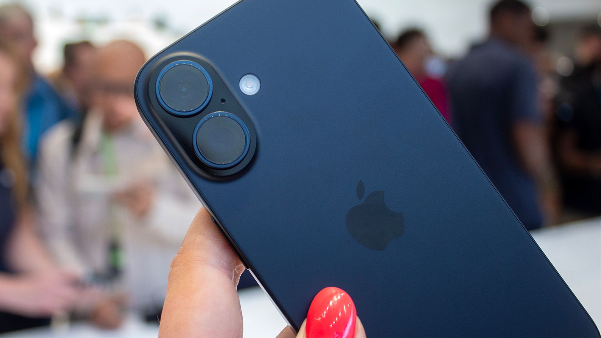 Оновлення до iPhone 17: які недоліки має новинка і чи варто міняти старий смартфон