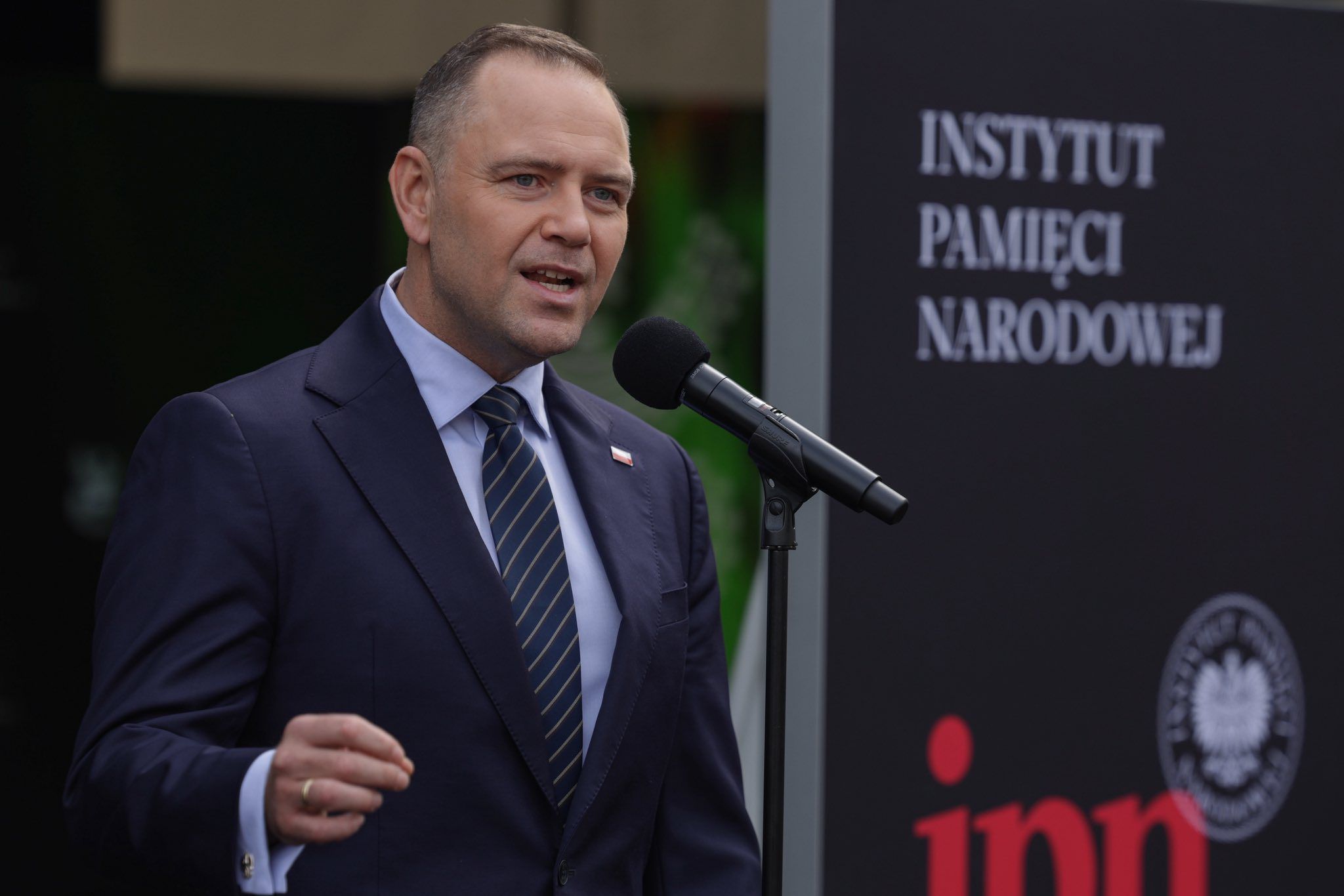 Навроцкий подписал закон о продлении помощи украинцам Навроцкий подписал закон о продлении помощи украинцам