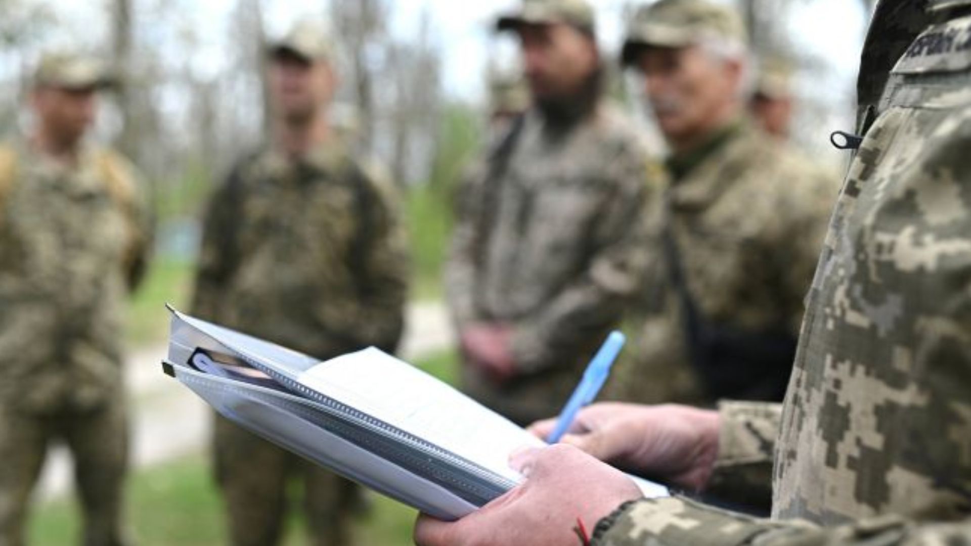 У Тернополі збили двох військових У Тернополі збили двох військових