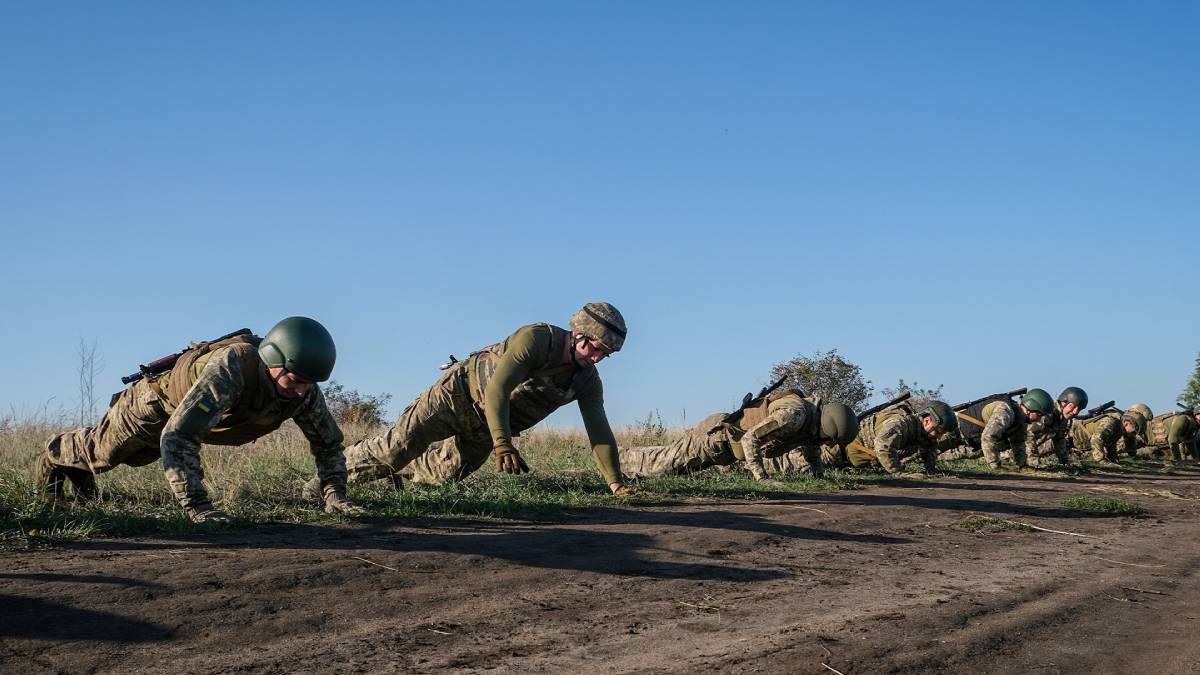Костенко рассказал, как власть планирует решить вопрос с повышением зарплаты контрактникам Костенко рассказал, как власть планирует решить вопрос с повышением зарплаты контрактникам
