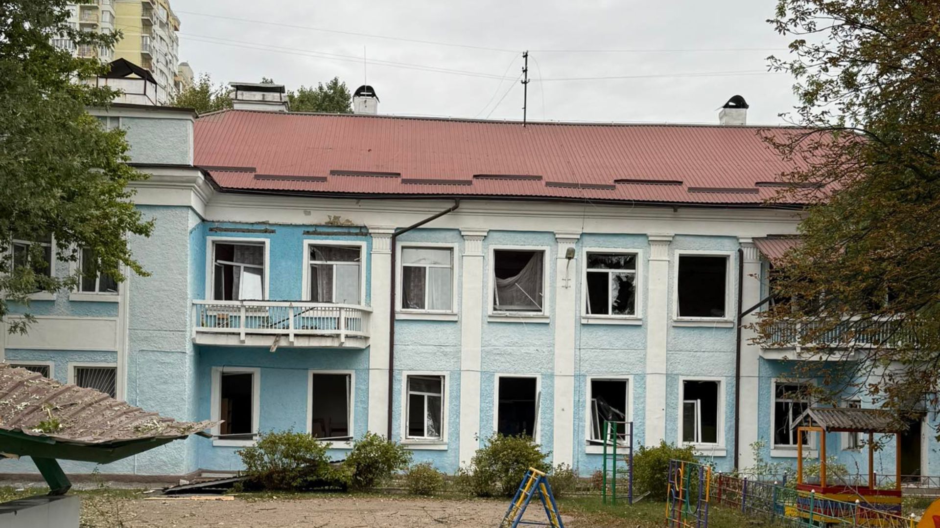 Последствия удара по детскому саду в Киеве Последствия удара по детскому саду в Киеве