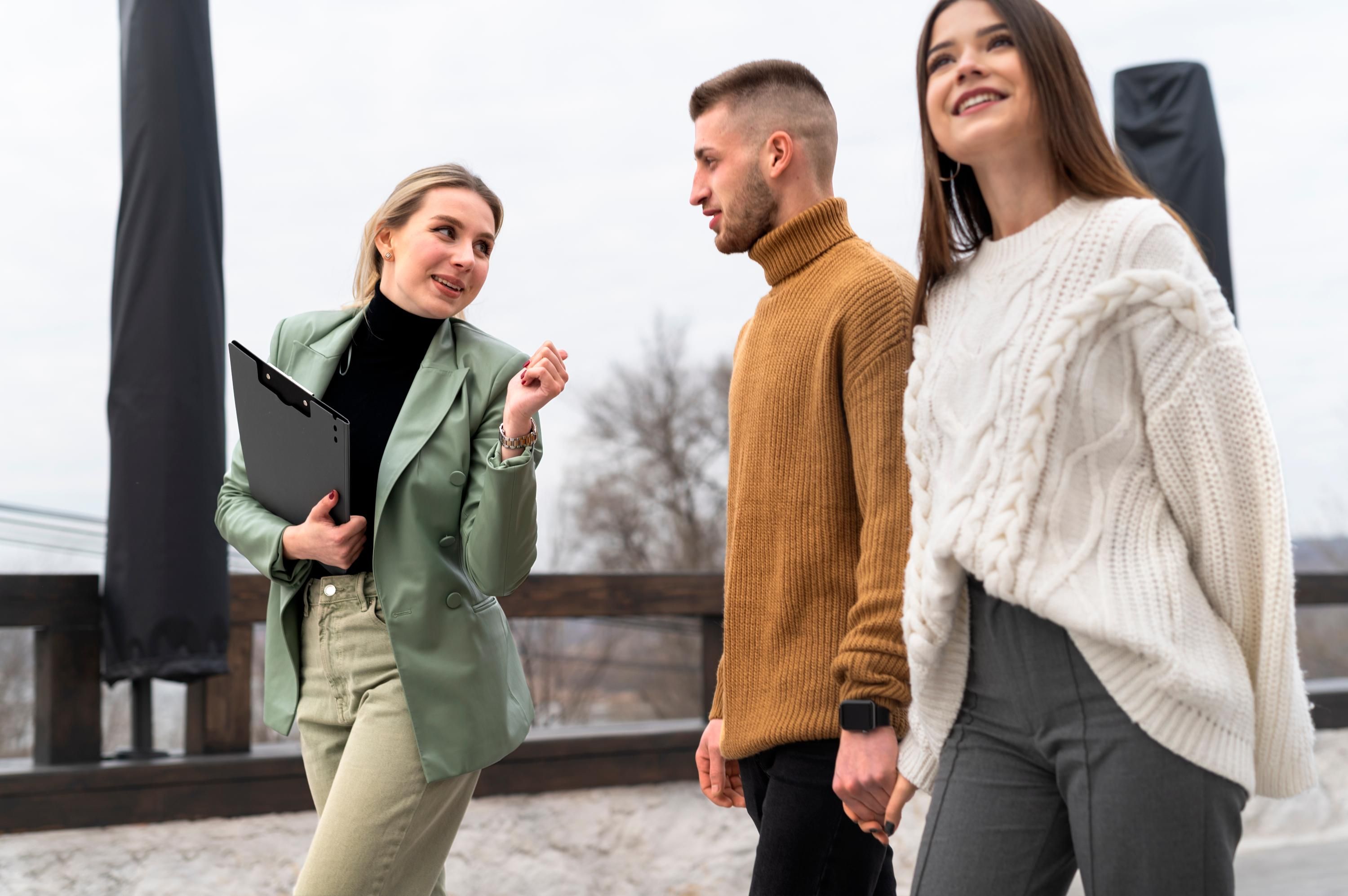 Точно не "Произвести впечатление"