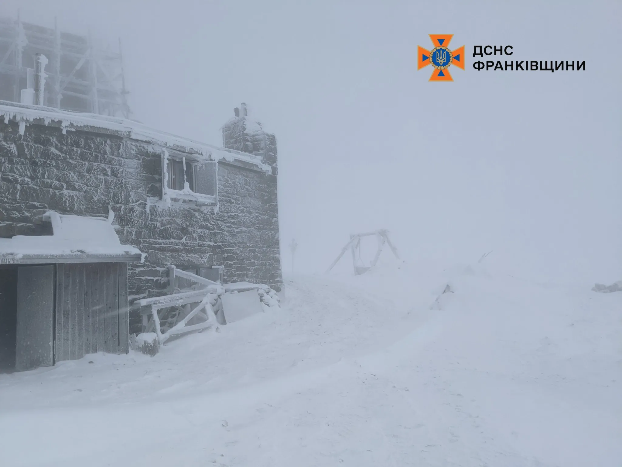 Сніг у Карпатах Сніг у Карпатах