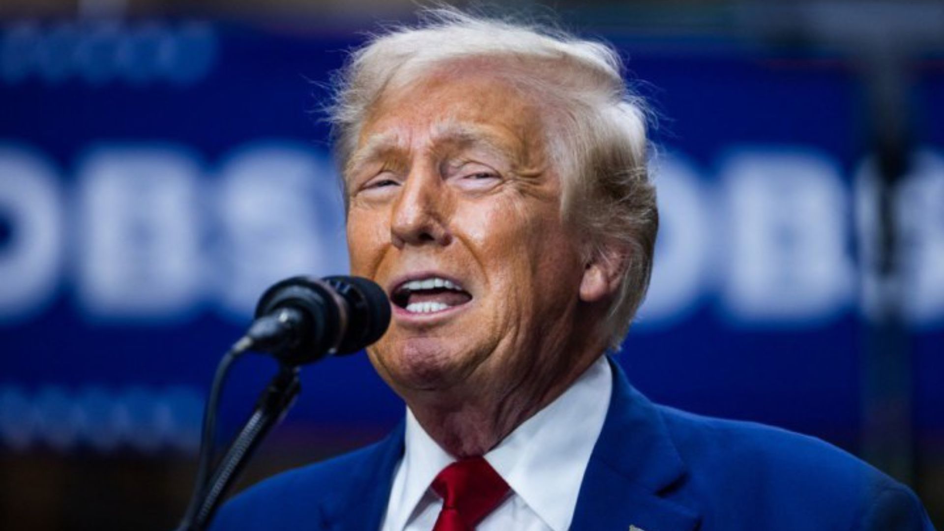 Трамп предупреждает о шатдауне в США Трамп предупреждает о шатдауне в США