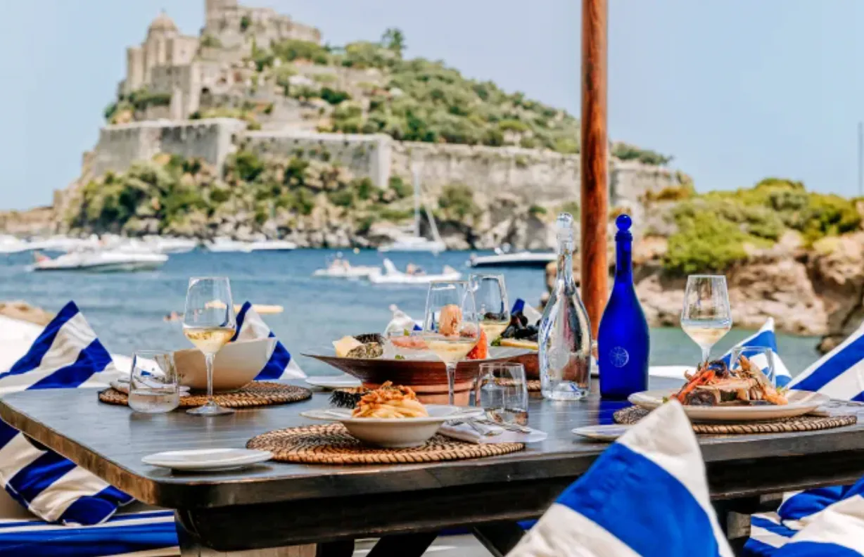 Остров Искья предлагает уникальный опыт Остров Искья предлагает уникальный опыт