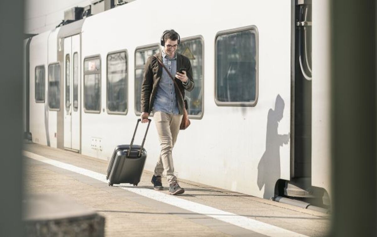 Ринок праці "похитнув" дозвіл на виїзд чоловіків за кордон: чи вплине це на економіку Ринок праці "похитнув" дозвіл на виїзд чоловіків за кордон: чи вплине це на економіку