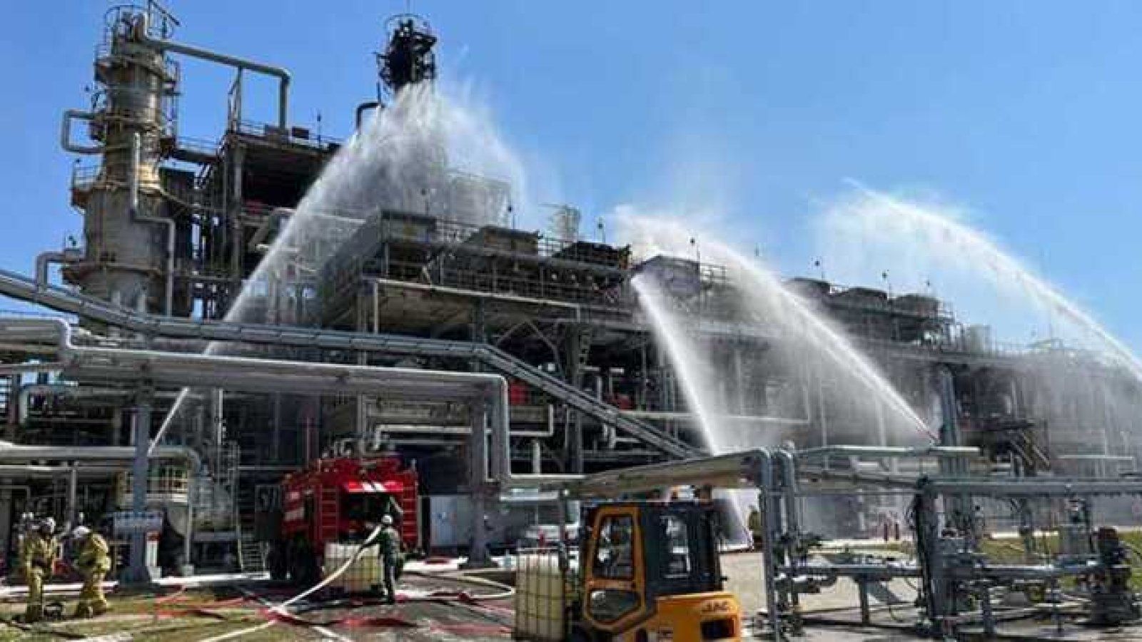 Україна вивела з ладу 30 відсотків нафтогазової переробки Росії, – Веніславський - Бізнес