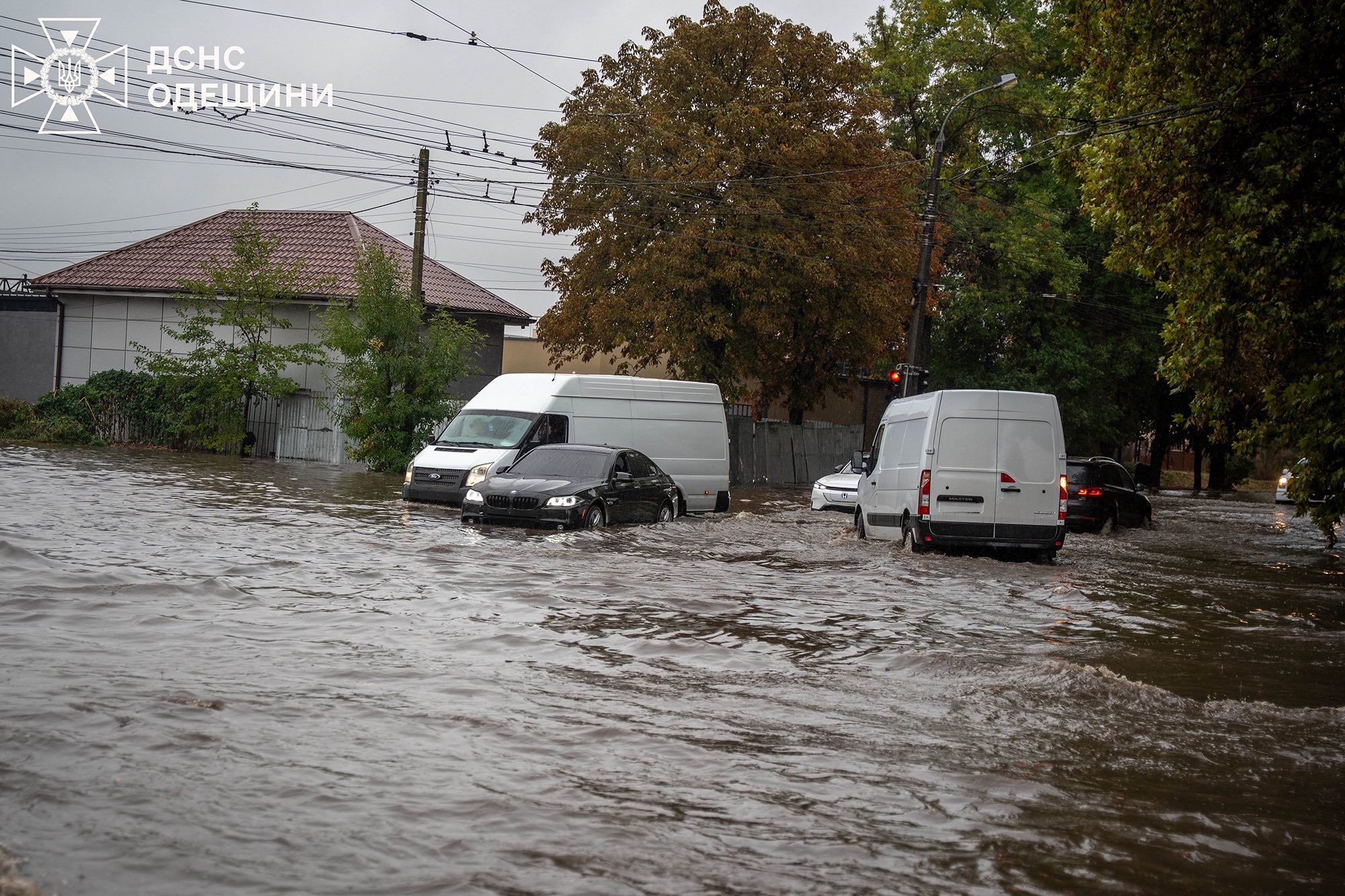 Ливень в Одессе - в яму провалились два человека и трактор - новости Одессы - 24 Канал