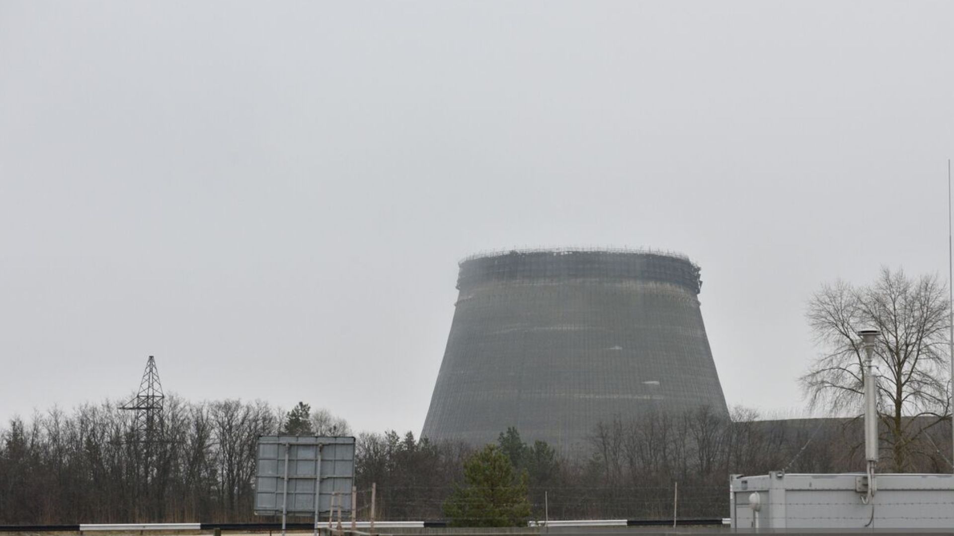 Росія вдарила по Славутичу - з'явилося відео удару, яким знеструмили ЧАЕС - 24 Канал Росія вдарила по Славутичу - з'явилося відео удару, яким знеструмили ЧАЕС - 24 Канал