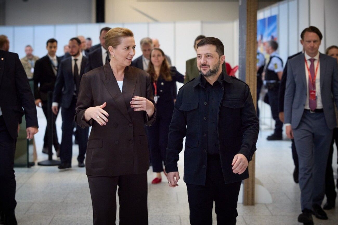 Володимир Зеленський проводить спільну пресконференцію з Метте Фредеріксен Володимир Зеленський проводить спільну пресконференцію з Метте Фредеріксен