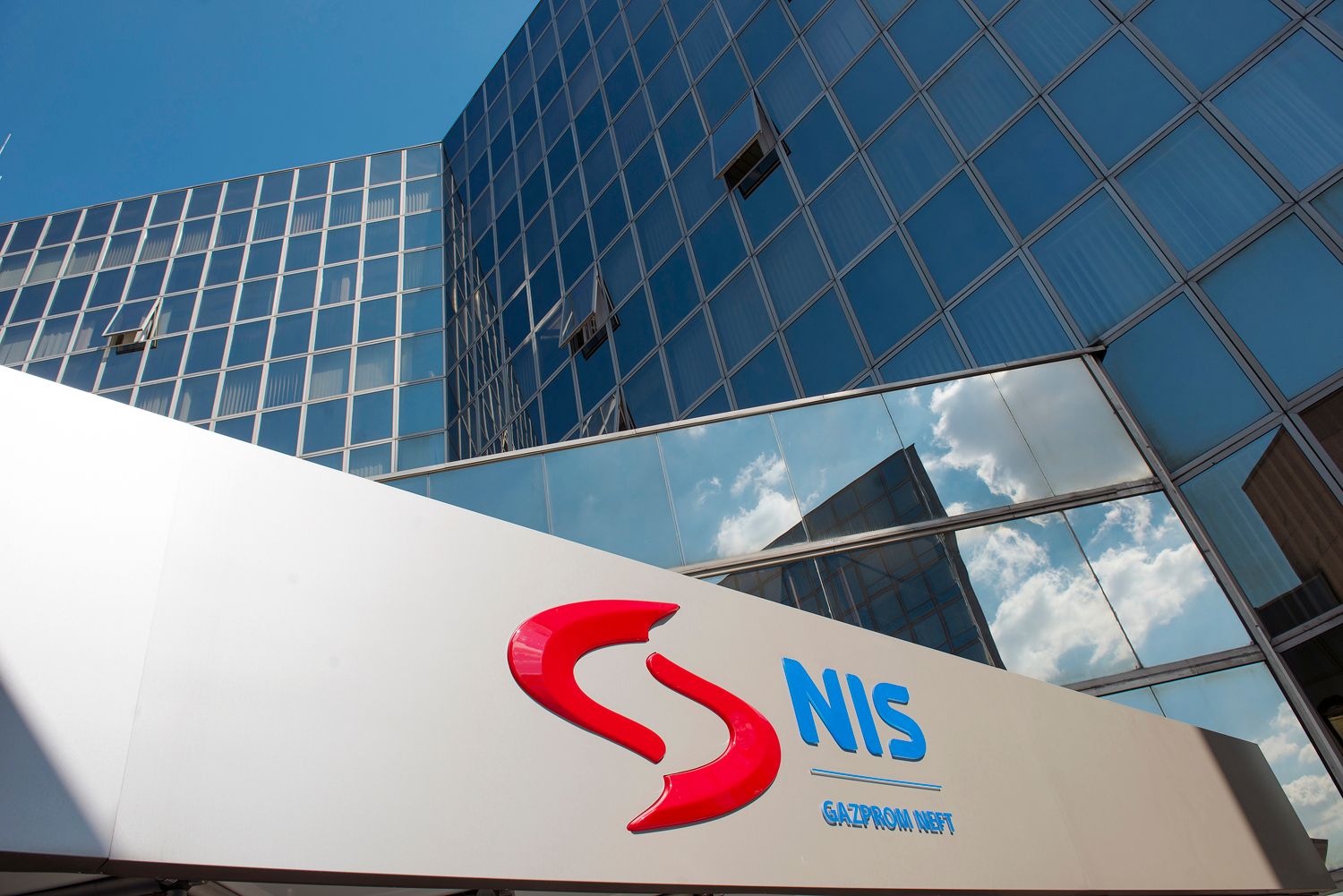 Сербский НПЗ, принадлежащий России, готовится обойти санкции: какую схему придумали