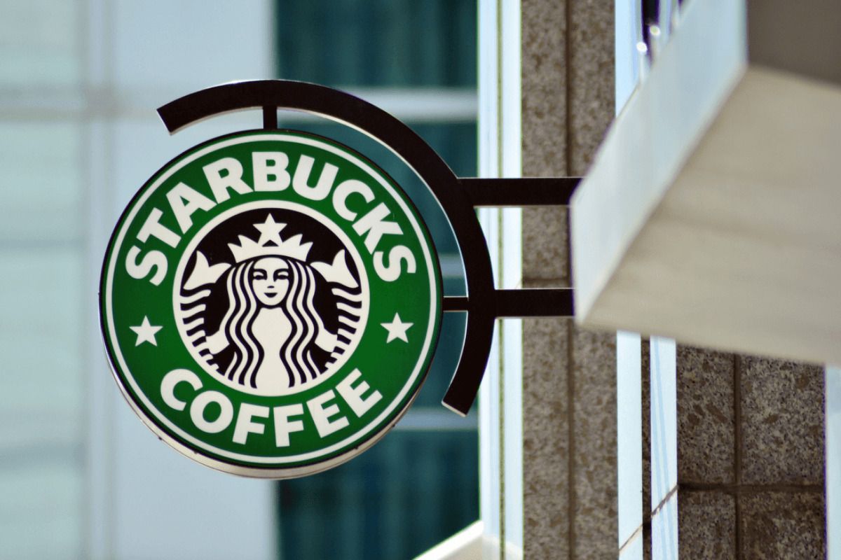 Мережа Starbucks закриває кав’ярні у США: вартість житла в країні може змінитися Мережа Starbucks закриває кав’ярні у США: вартість житла в країні може змінитися