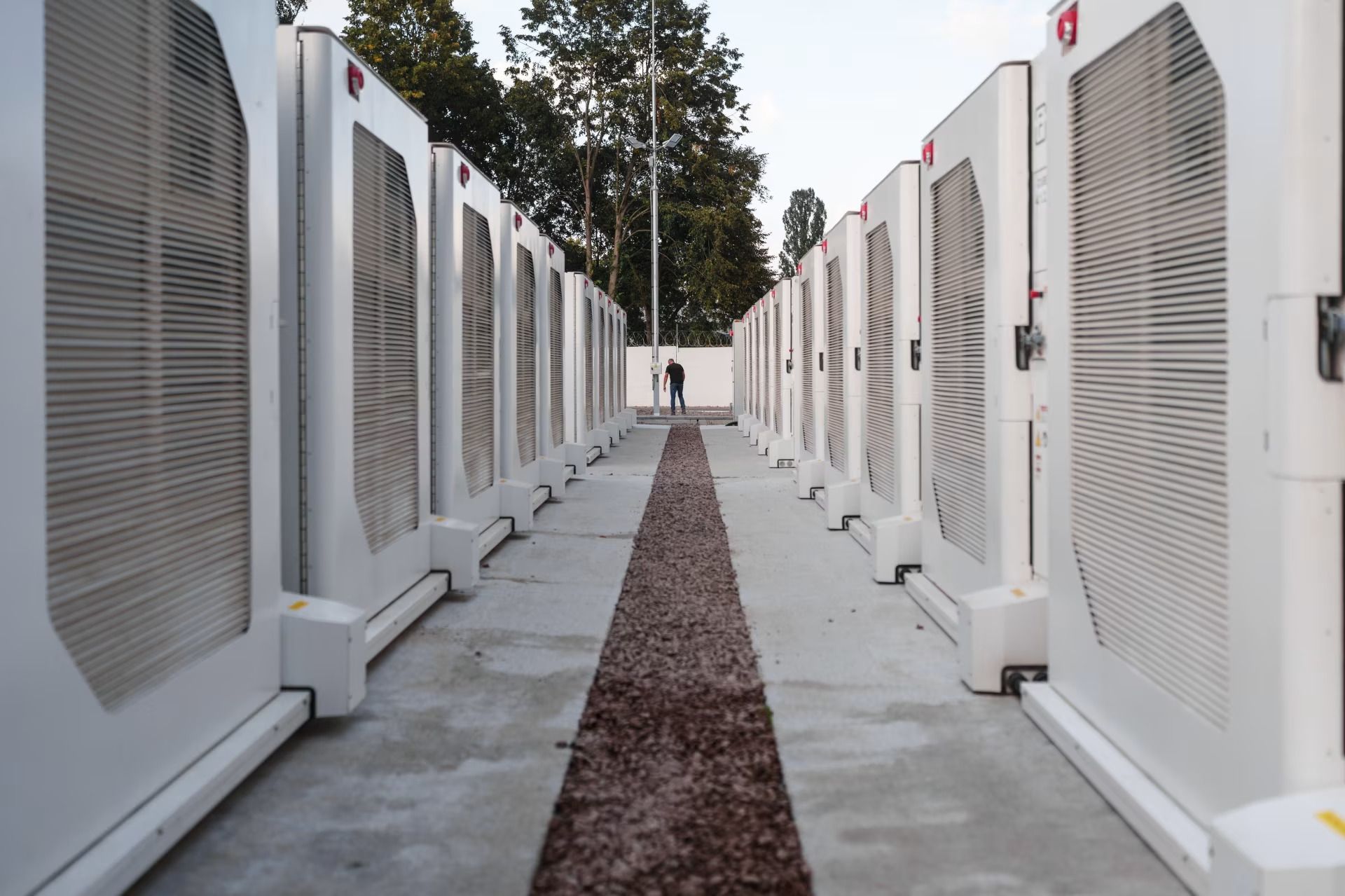 На надсекретних об'єктах в Україні розташували акумулятори від США На надсекретних об'єктах в Україні розташували акумулятори від США