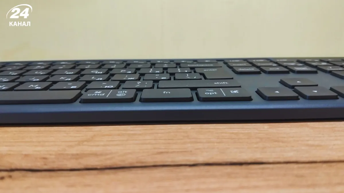 Logitech Signature Slim Solar+ K980 Logitech Signature Slim Solar+ K980