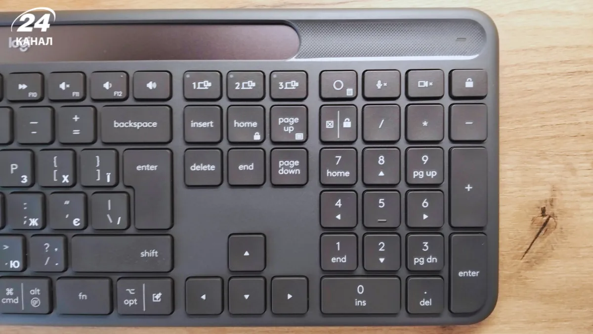 Logitech Signature Slim Solar+ K980 Logitech Signature Slim Solar+ K980